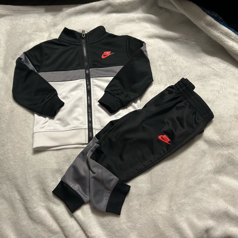 Nike tracksuit | Size: 18 months